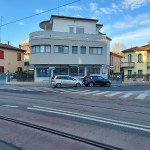 Pensión Marconi House